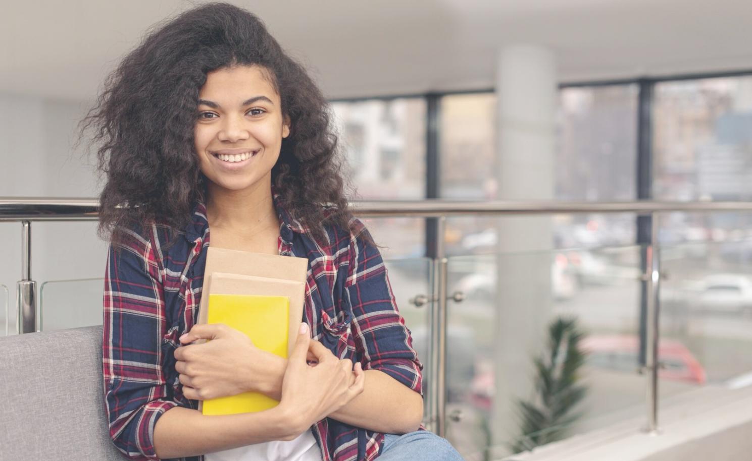 Finanzanalyst arbeitet mit komplexen Datenmodellen